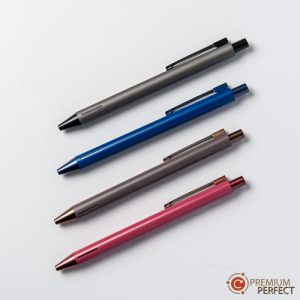 ปากกาสีต่างๆ