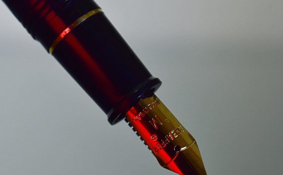 การเลือกปากกา สำหรับนำมาจัดทำเป็นของที่ระลึก