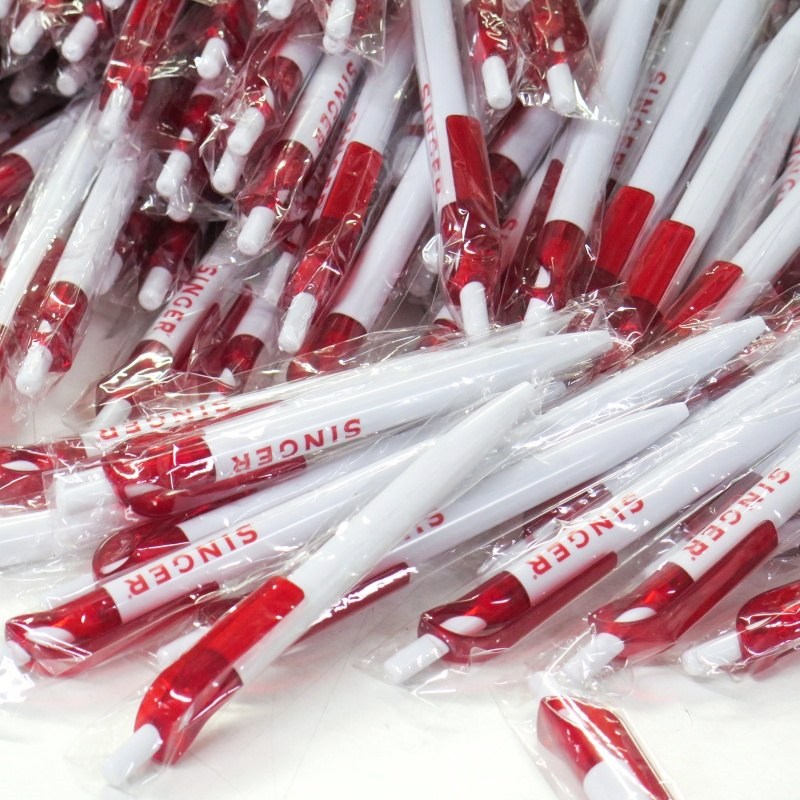 ผลงาน ปากกาสกรีน SINGER | โรงงานผลิตปากกาพร้อมสกรีนโลโก้ - PEN-PERFECT