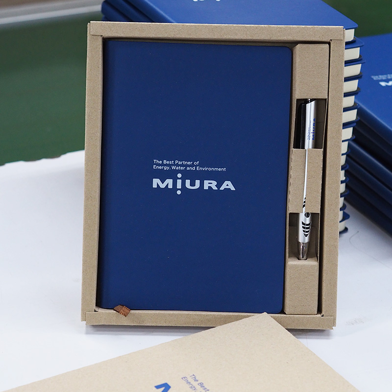ผลงาน Gift set ปากกา สกรีนโลโก้ MiURA